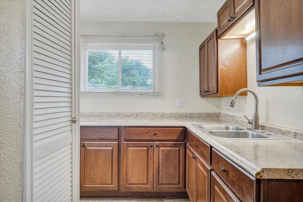 1046 Silverwood RD - Photo 15