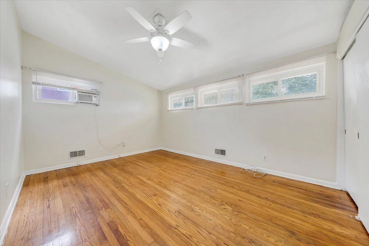 1046 Silverwood RD - Photo 16
