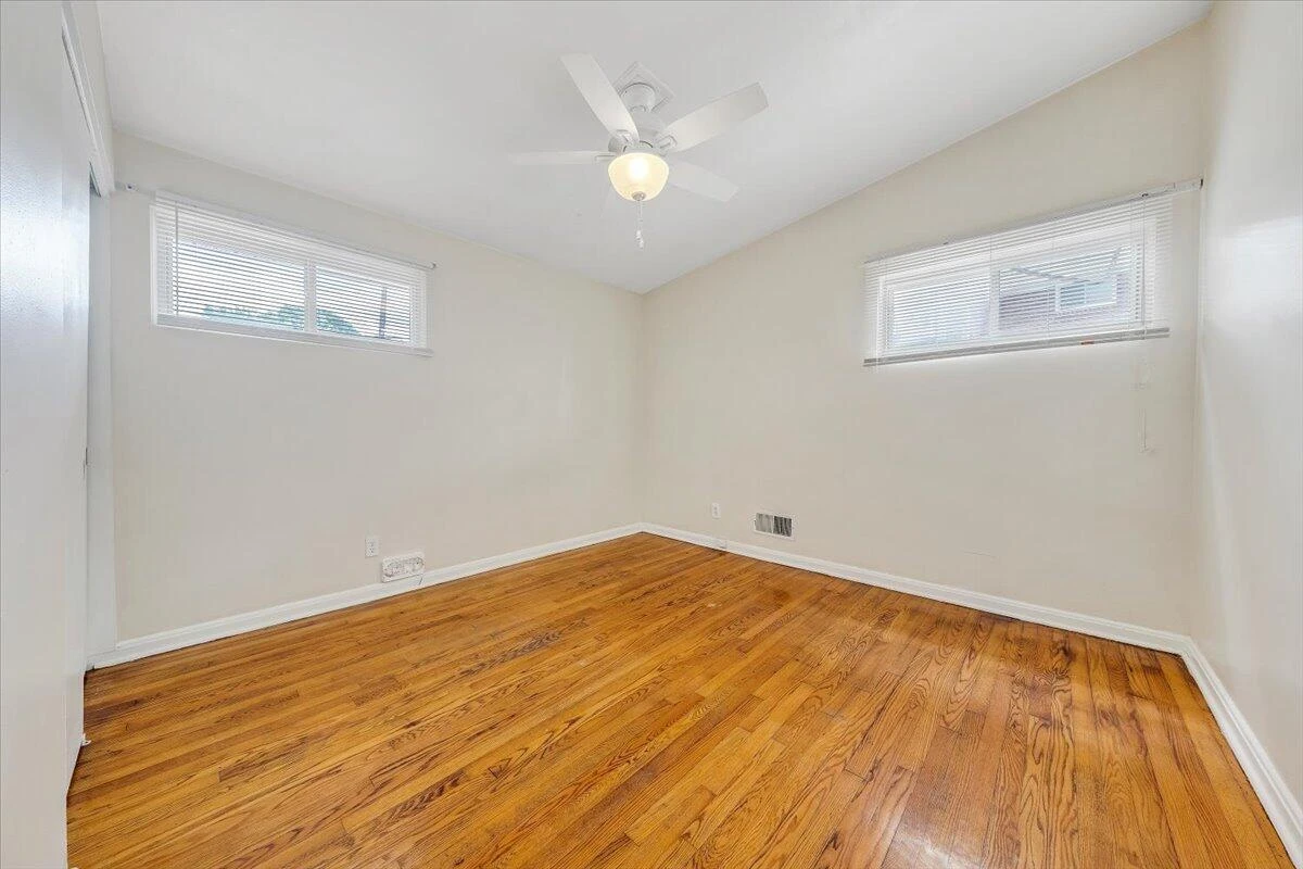 1046 Silverwood RD - Photo 17