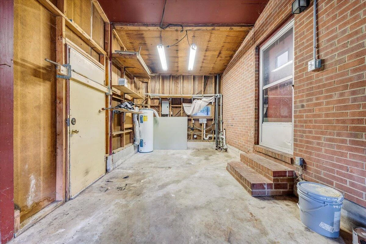 1046 Silverwood RD - Photo 21