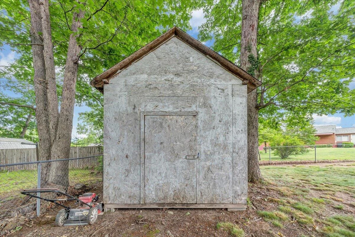 1046 Silverwood RD - Photo 23