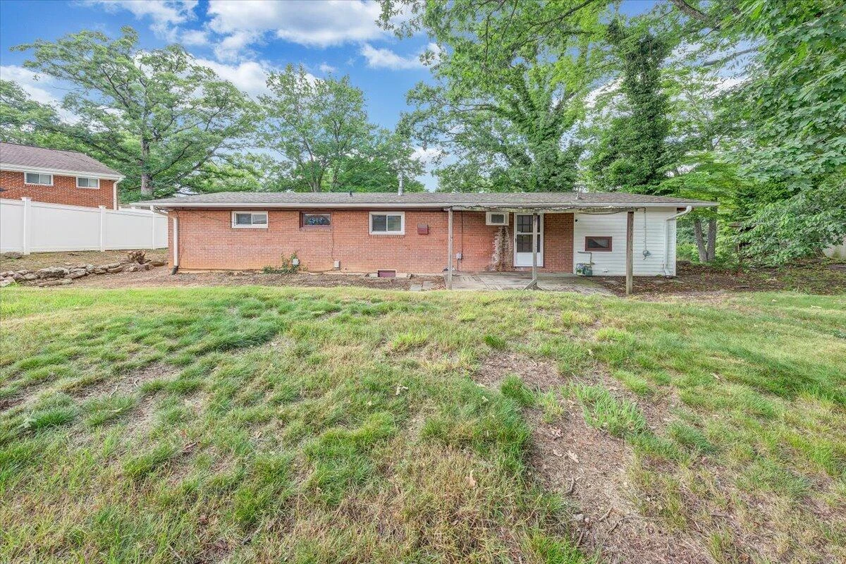 1046 Silverwood RD - Photo 24