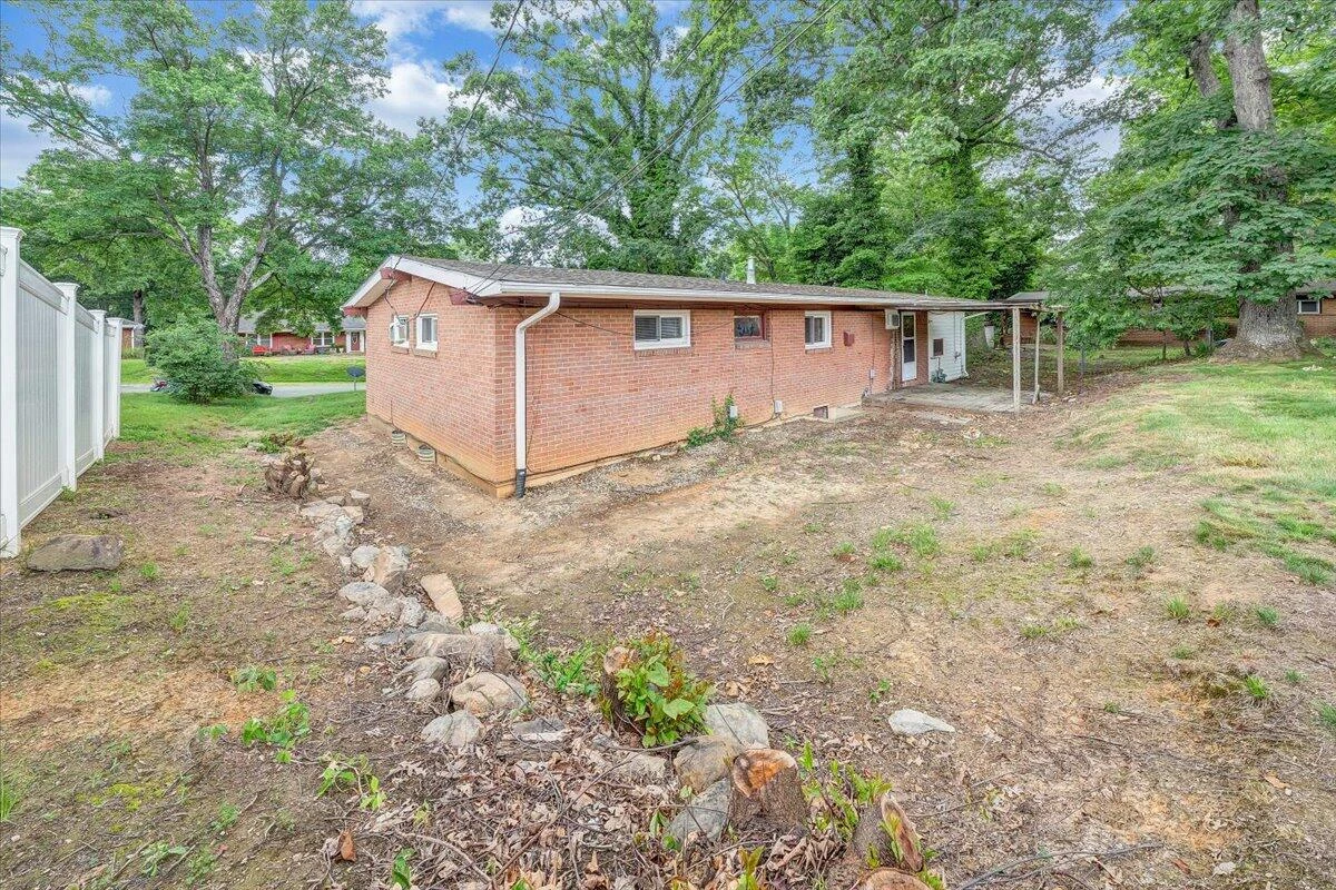 1046 Silverwood RD - Photo 26