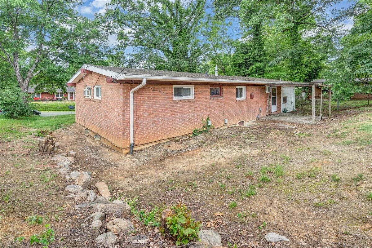 1046 Silverwood RD - Photo 27