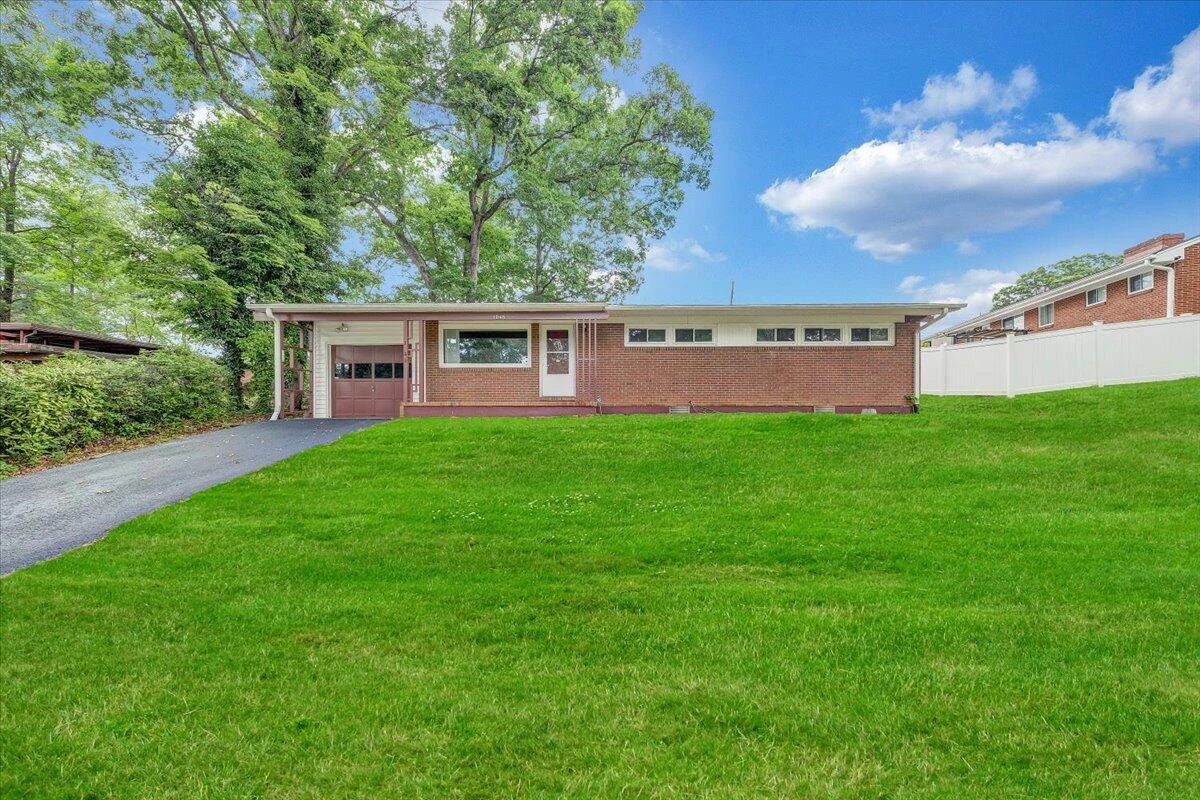 1046 Silverwood RD - Photo 28
