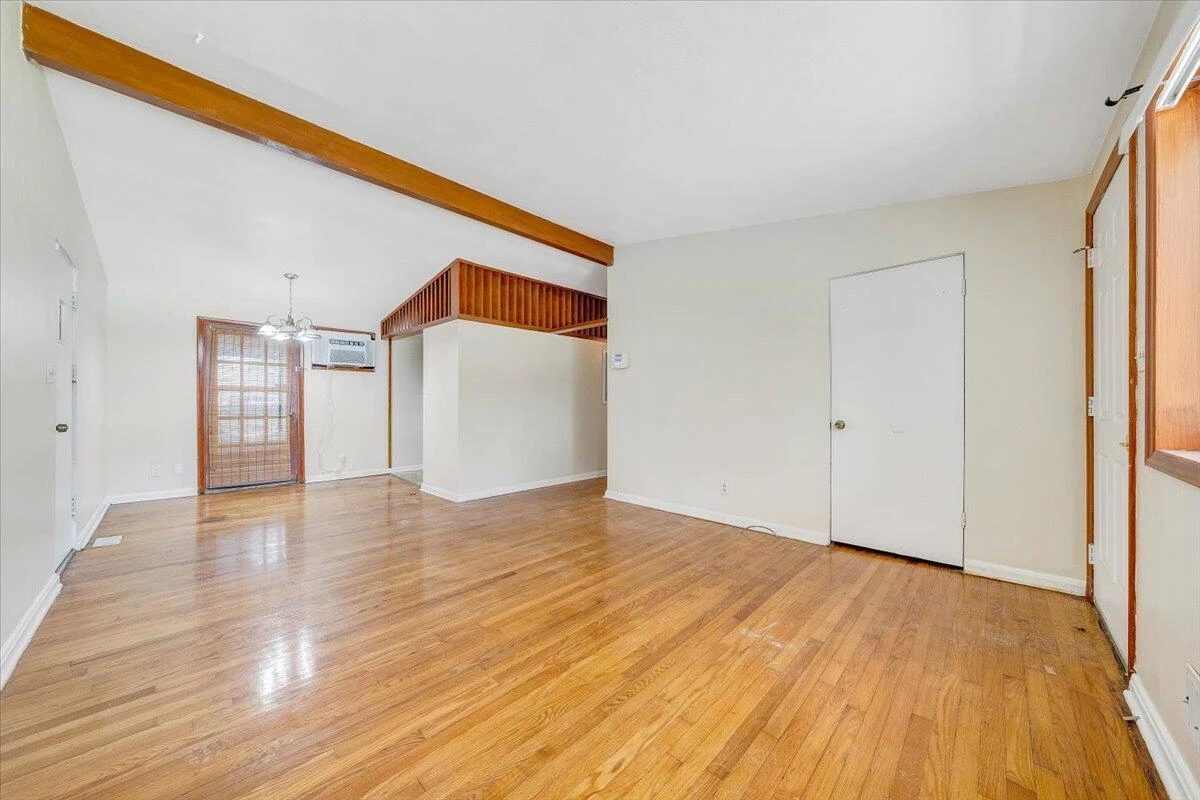 1046 Silverwood RD - Photo 5