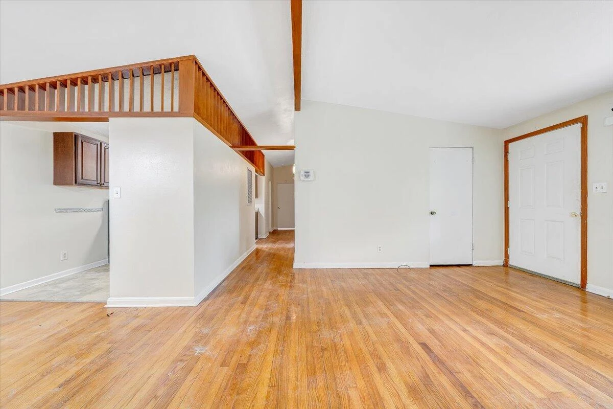 1046 Silverwood RD - Photo 6