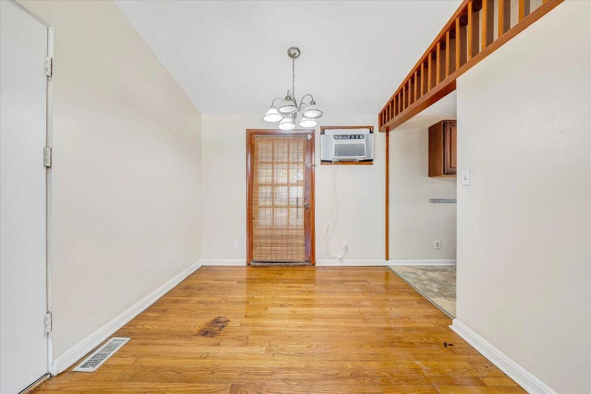 1046 Silverwood RD - Photo 8