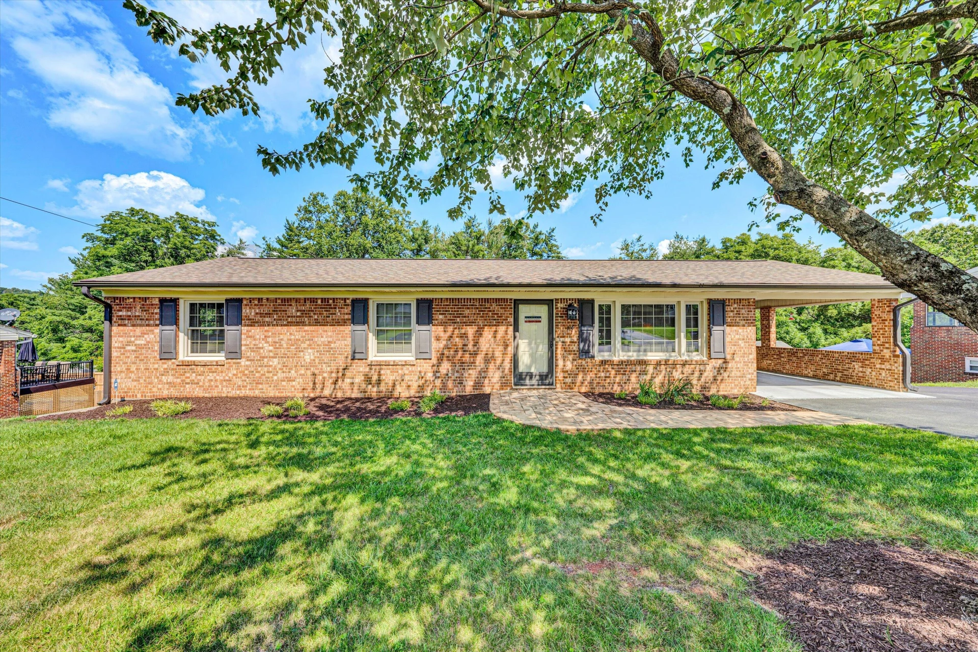 716 Arcadia CIR