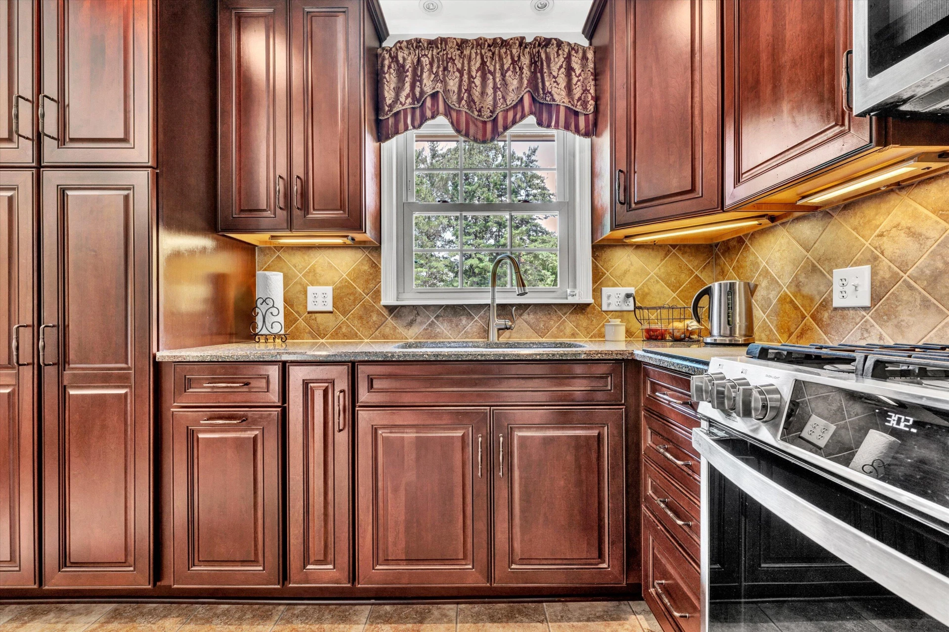 716 Arcadia CIR - Photo 10