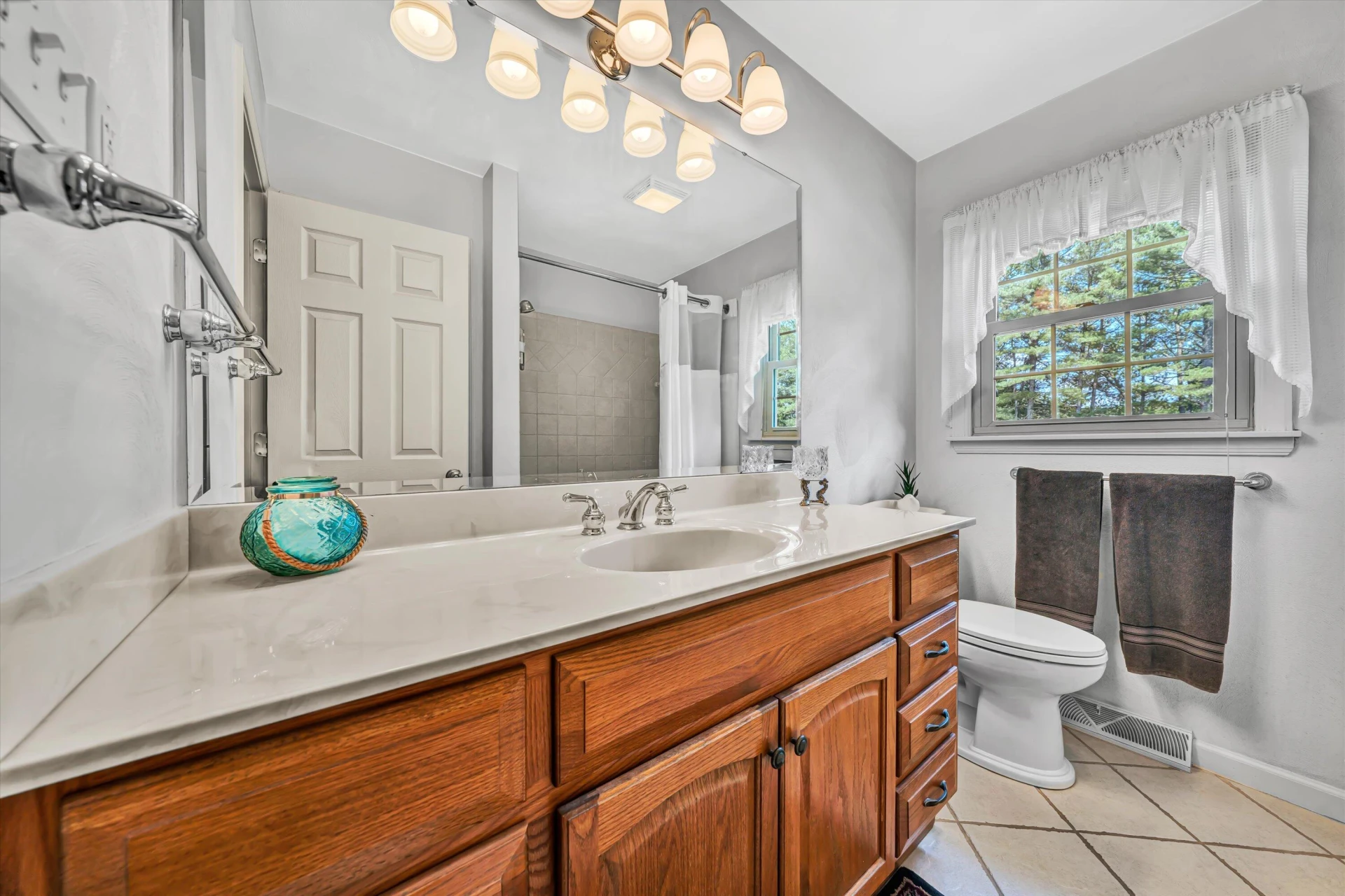716 Arcadia CIR - Photo 17