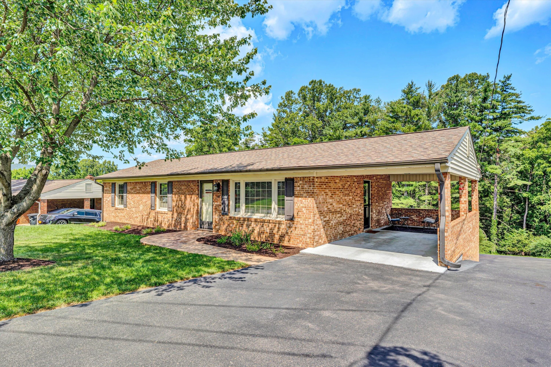 716 Arcadia CIR - Photo 2