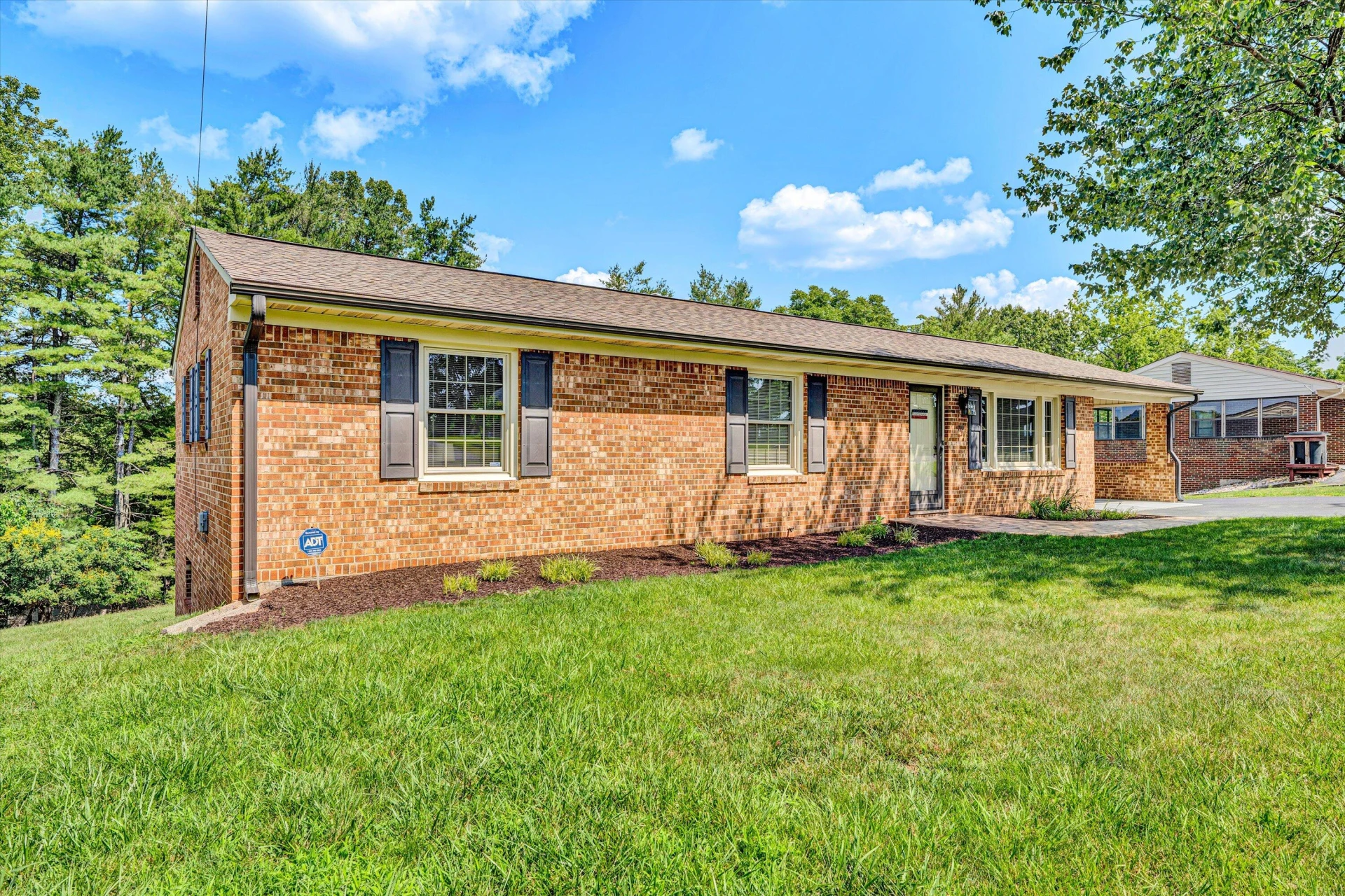 716 Arcadia CIR - Photo 3