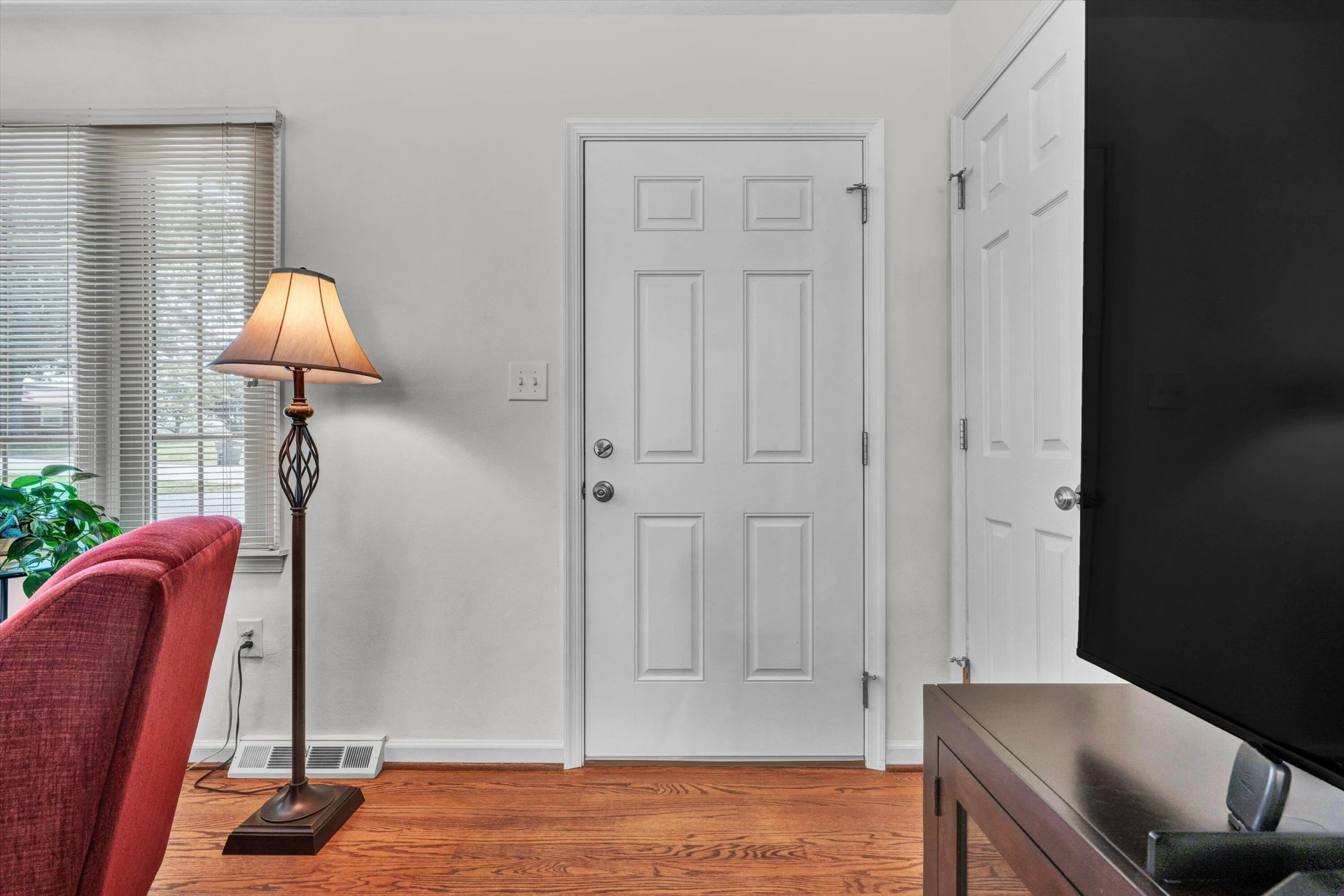 716 Arcadia CIR - Photo 5