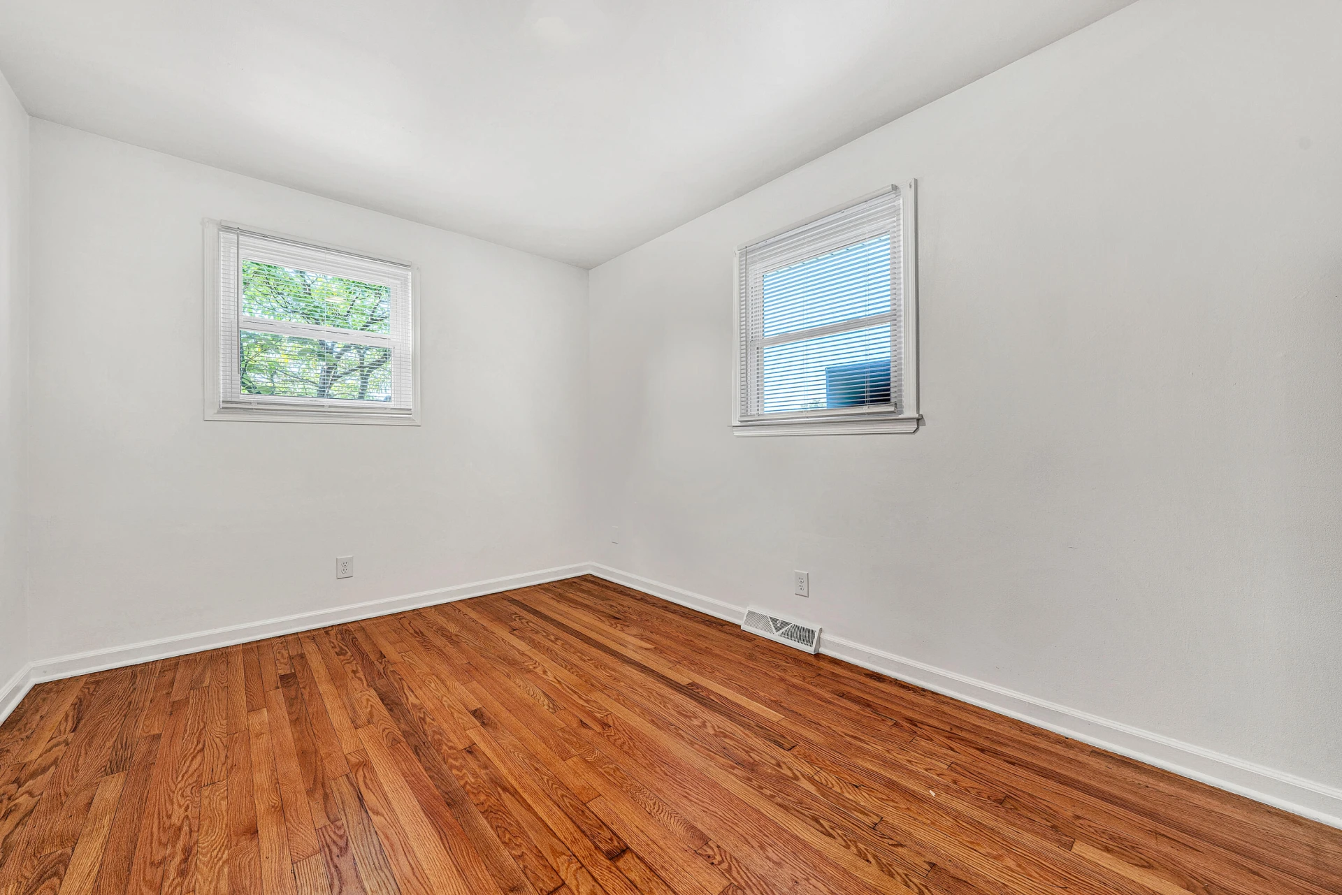5671 Meadowcrest ST - Photo 17