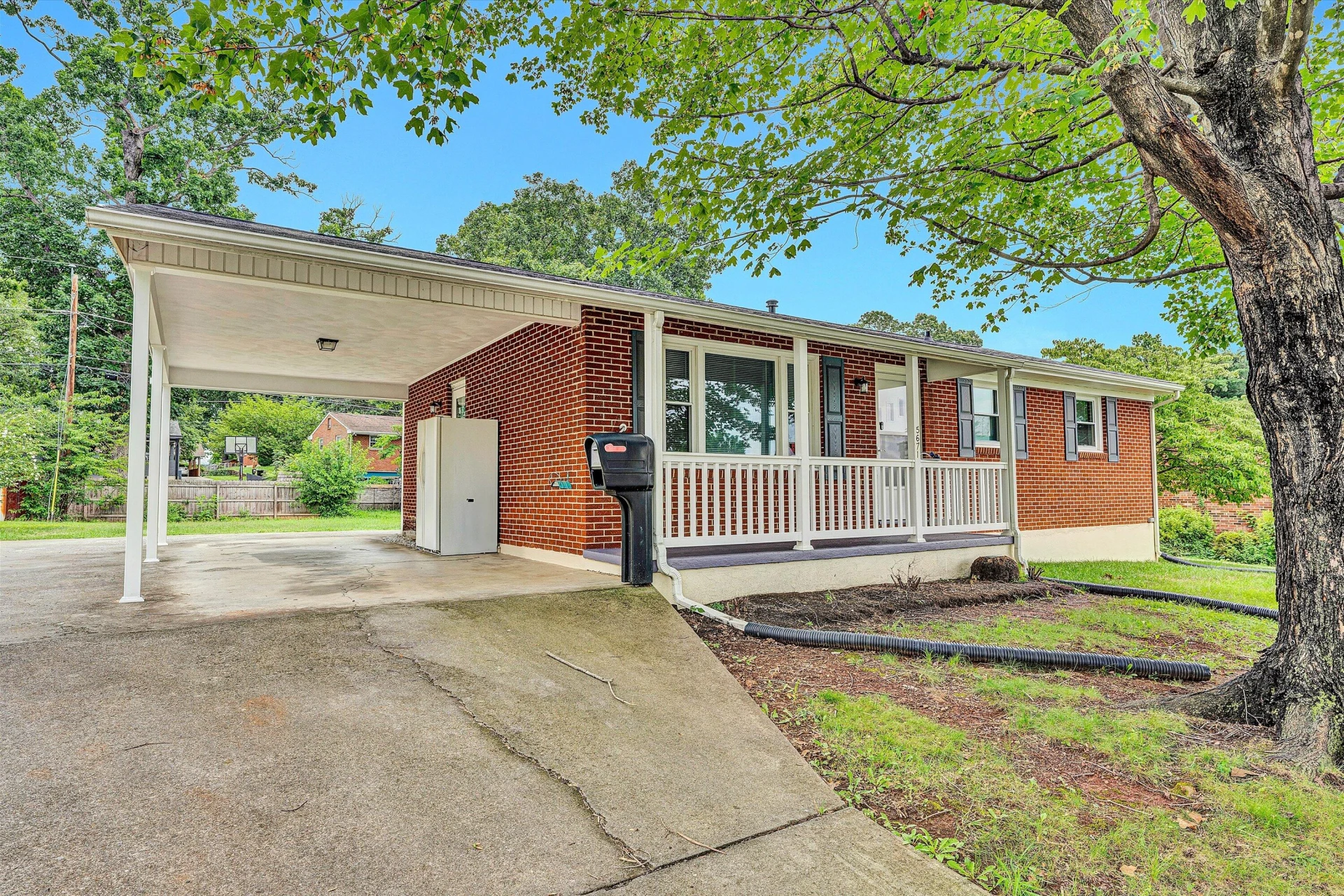 5671 Meadowcrest ST - Photo 3