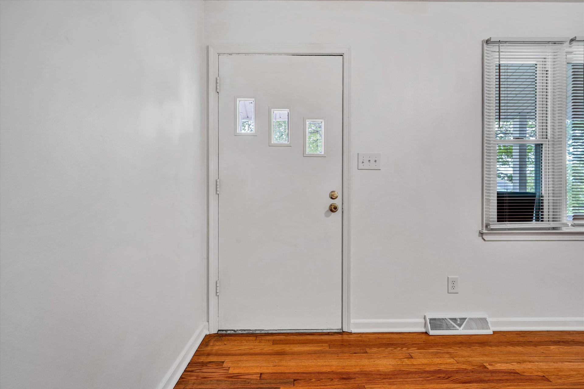 5671 Meadowcrest ST - Photo 5
