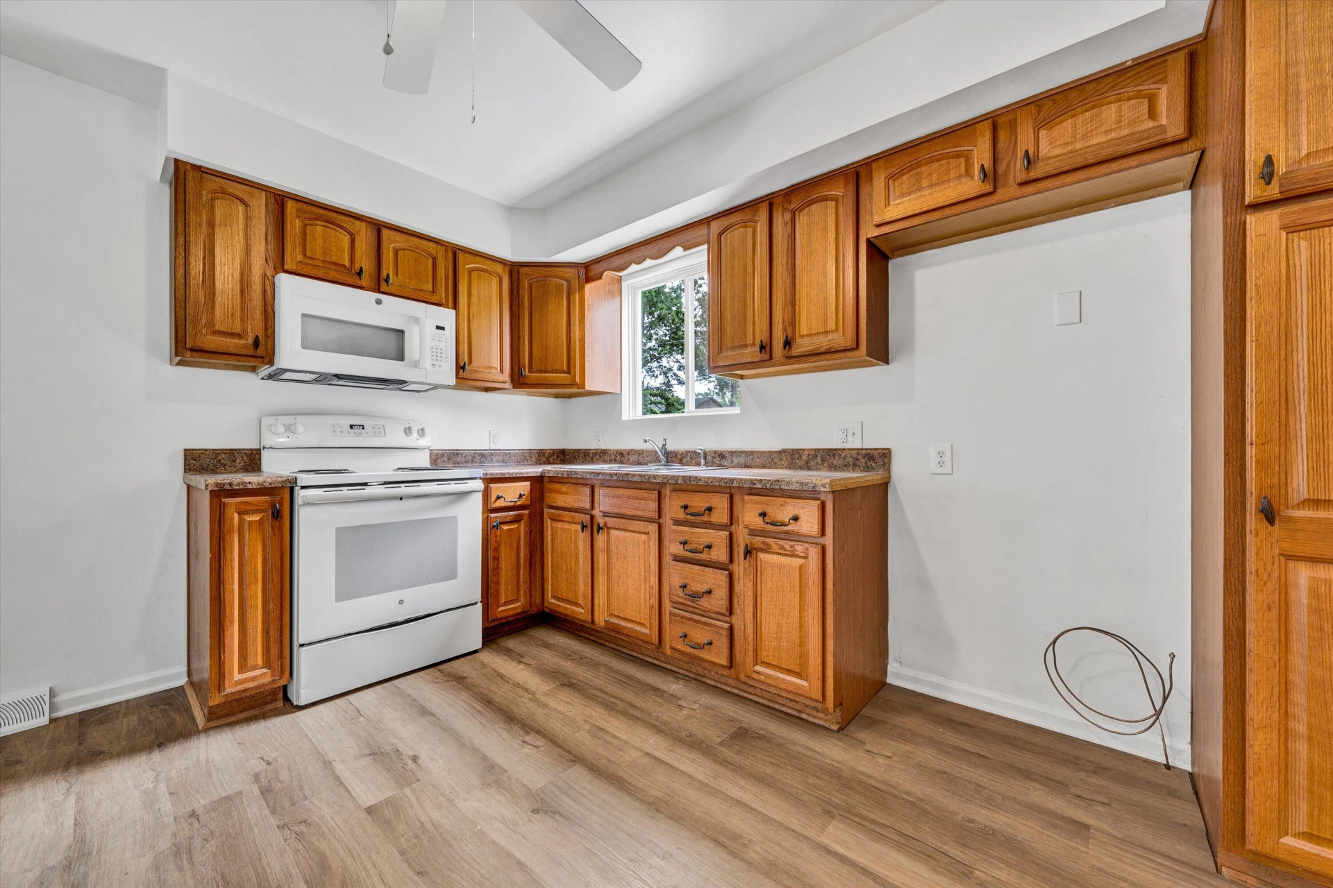 5671 Meadowcrest ST - Photo 8