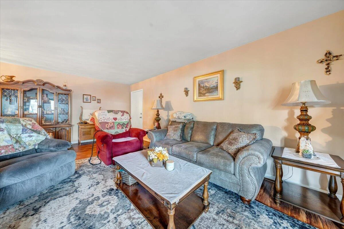 2400 Wood Gate LN - Photo 9
