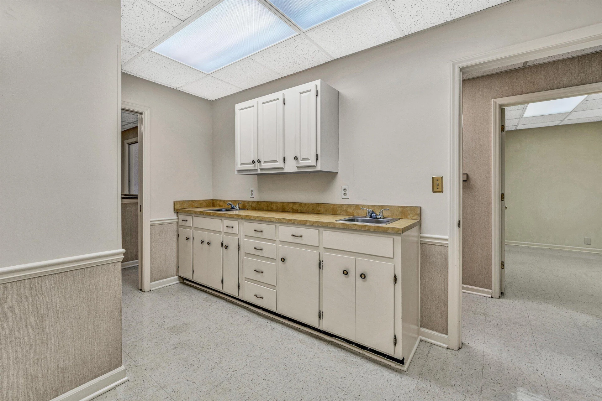 1930 Braeburn DR - Photo 32