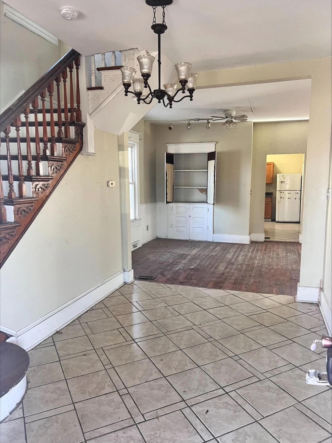 906 5th ST - Photo 2