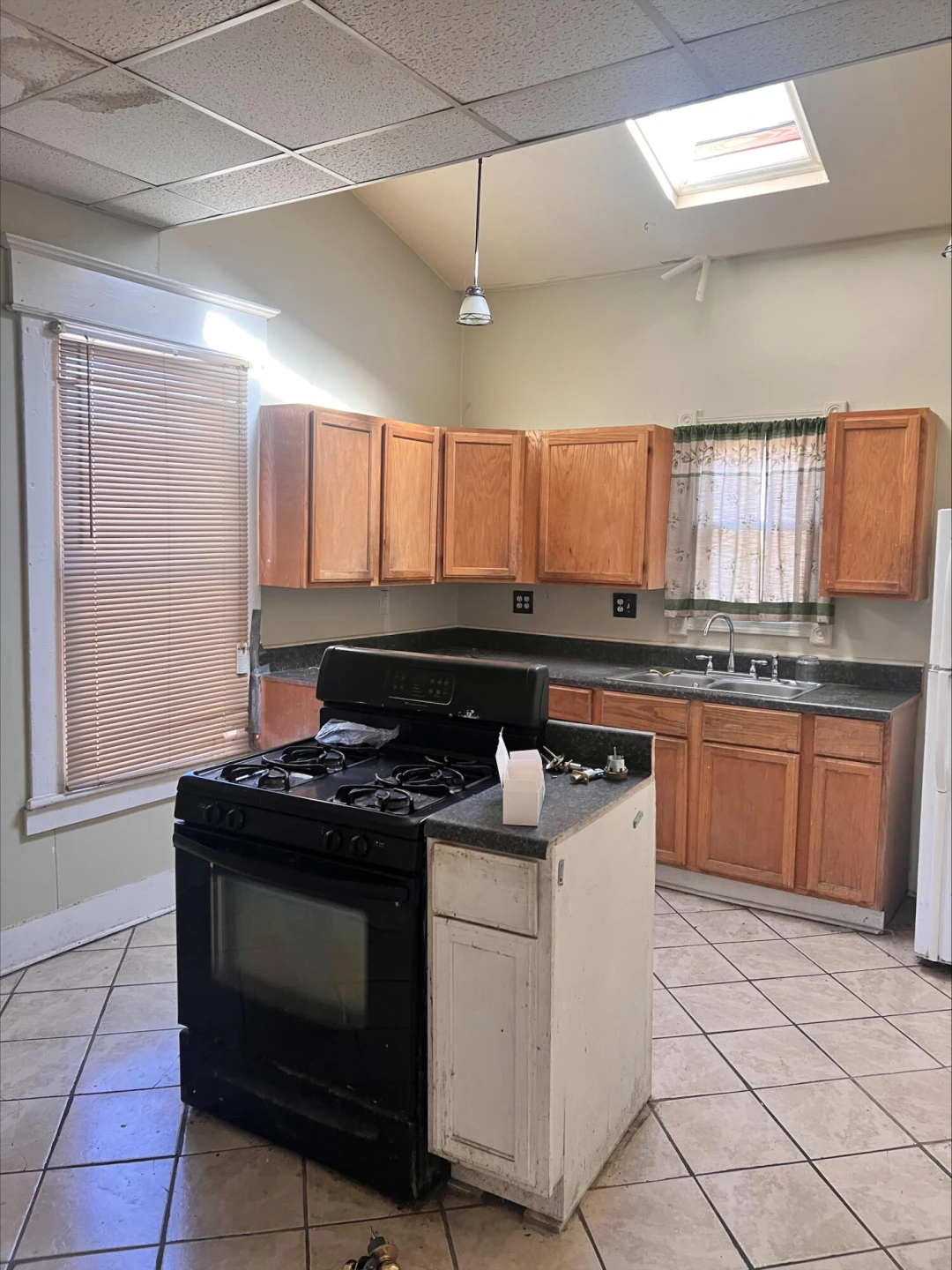 906 5th ST - Photo 5
