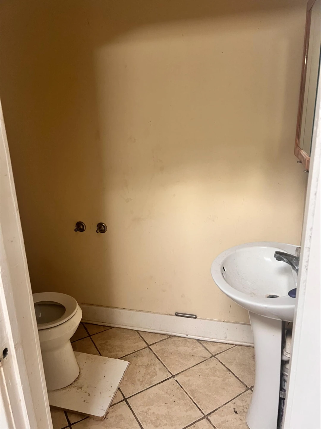 906 5th ST - Photo 8