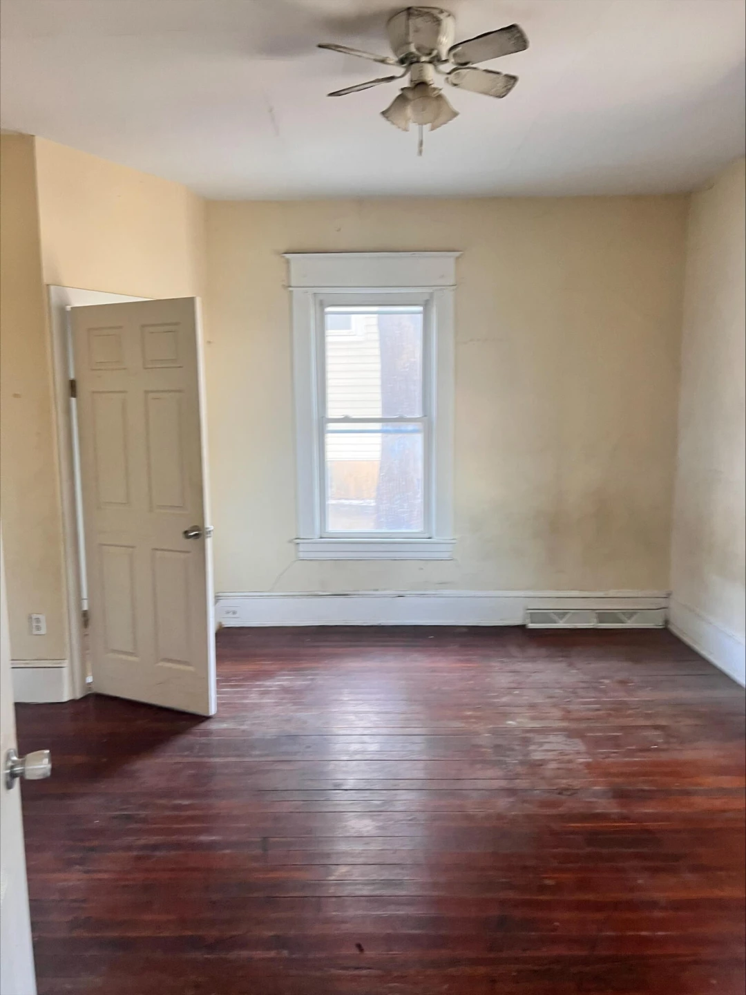 906 5th ST - Photo 9