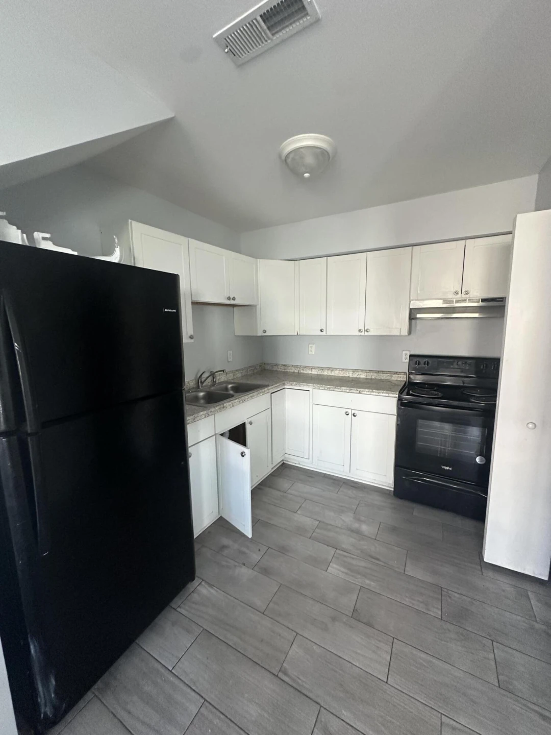 1626 9th ST - Photo 4