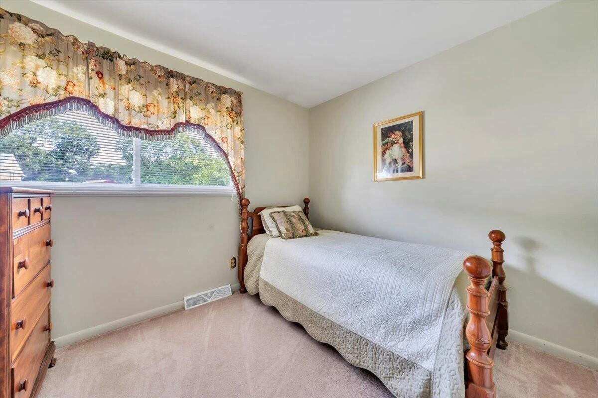 1430 Antrim ST - Photo 16