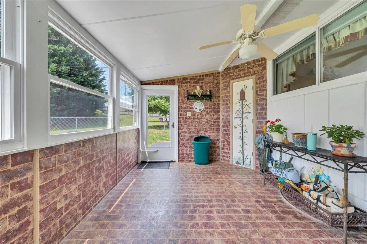1430 Antrim ST - Photo 25