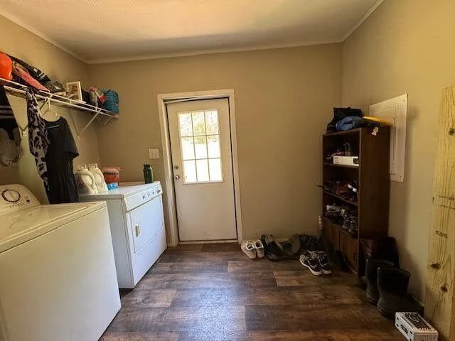 2448 EASTLAND RD - Photo 13