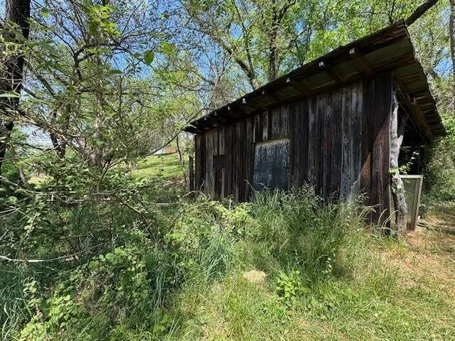 2448 EASTLAND RD - Photo 20
