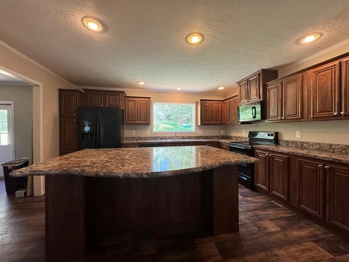 2448 EASTLAND RD - Photo 4