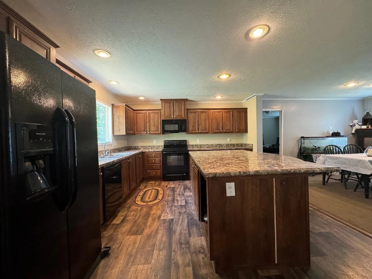2448 EASTLAND RD - Photo 6