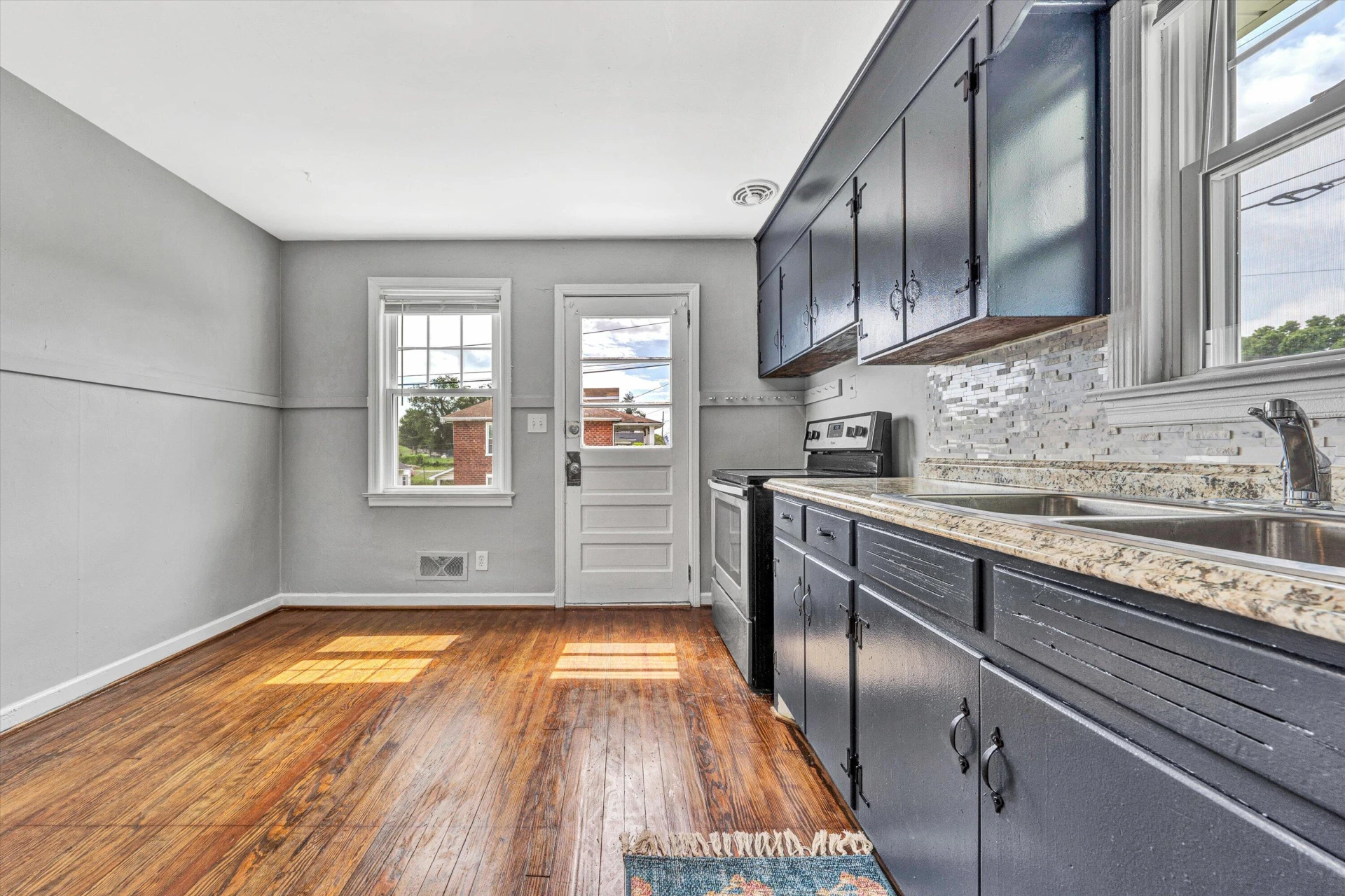 1901 Salem AVE - Photo 11