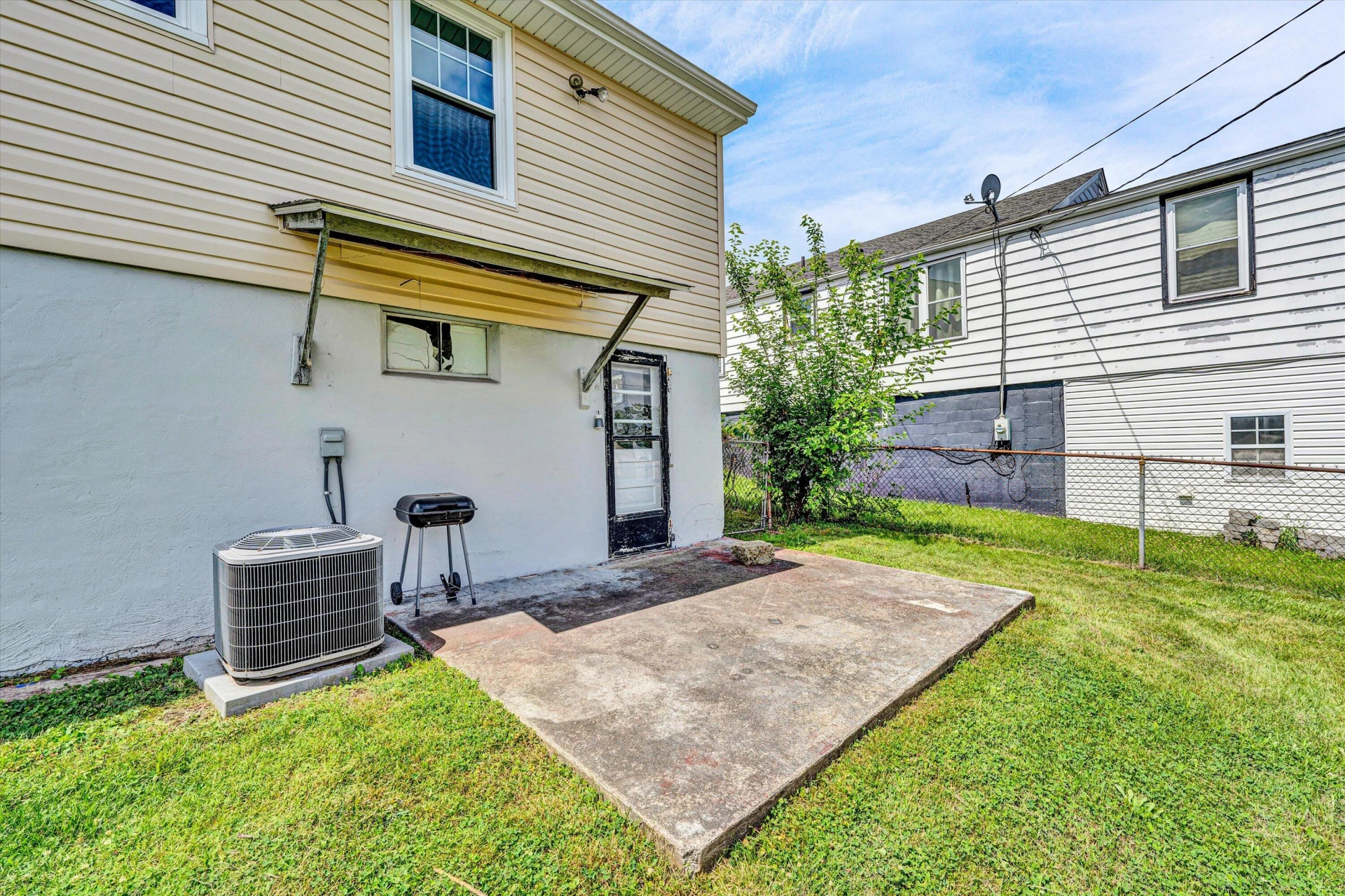 1901 Salem AVE - Photo 21