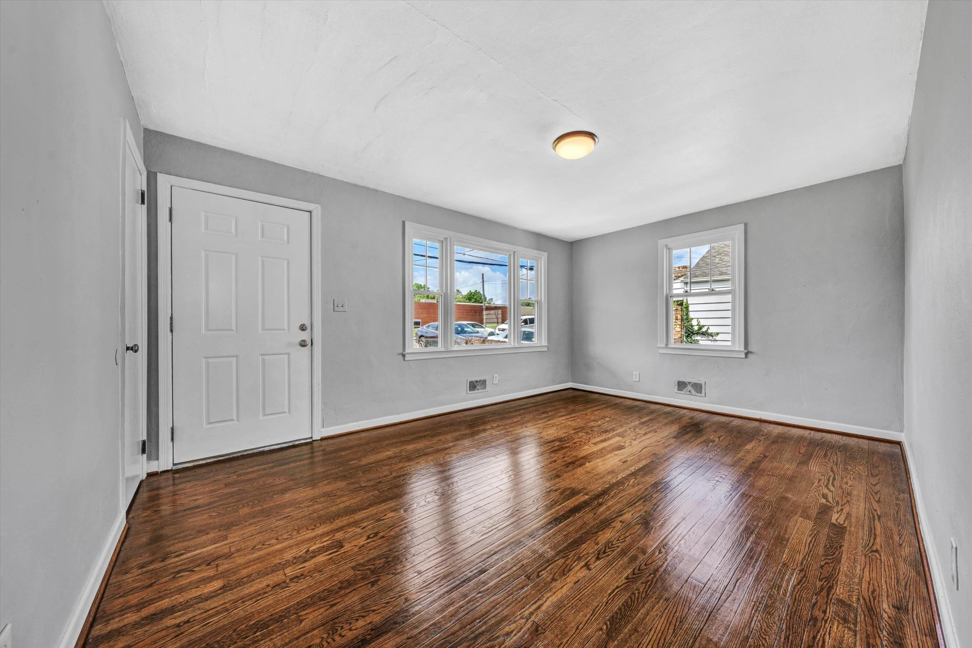 1901 Salem AVE - Photo 5