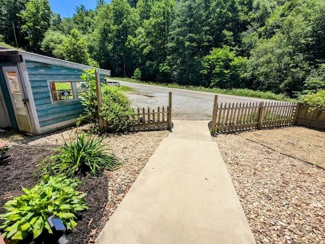 221 Camp Creek RD - Photo 6