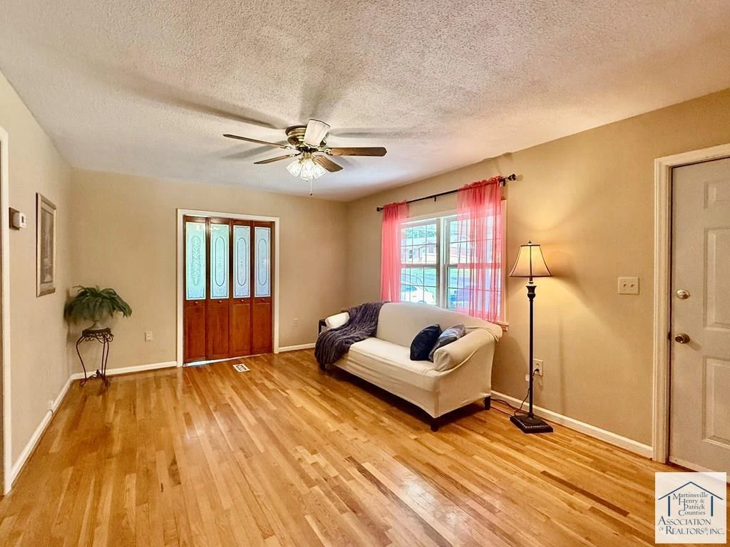 200 Vernon LN - Photo 4