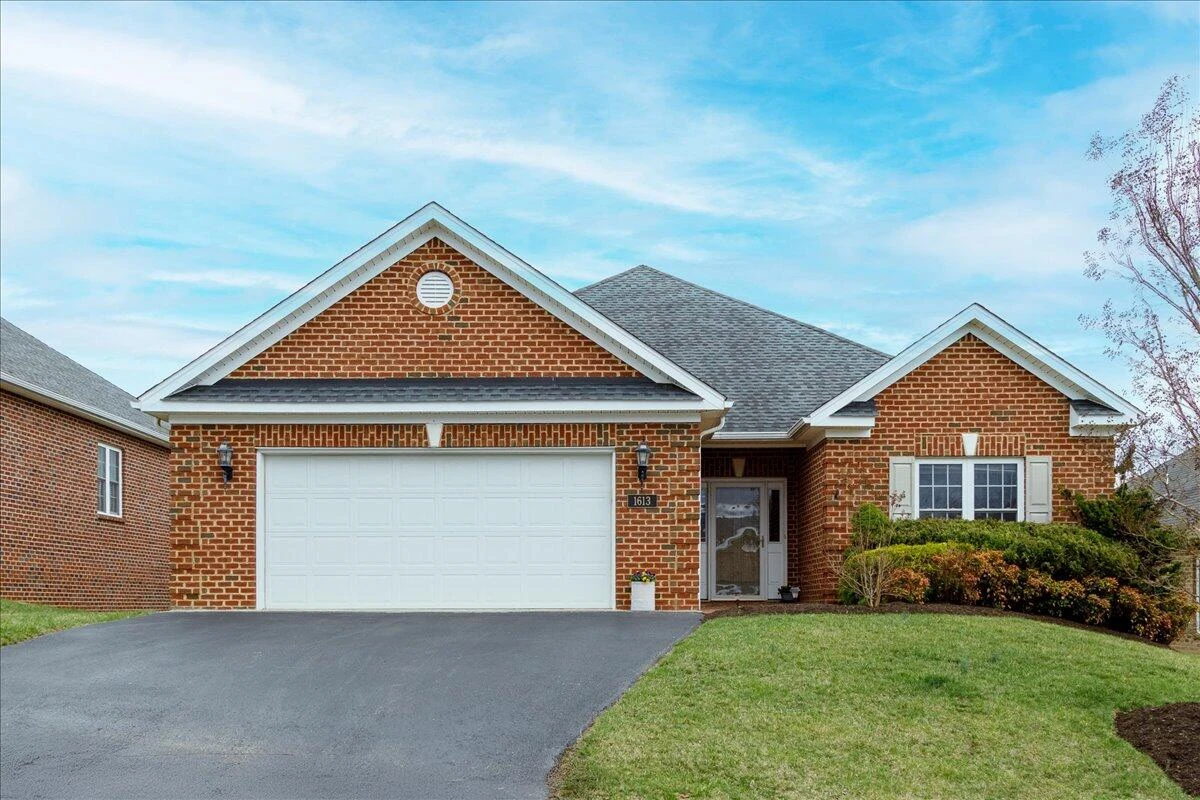 1613 Forest Highlands CT