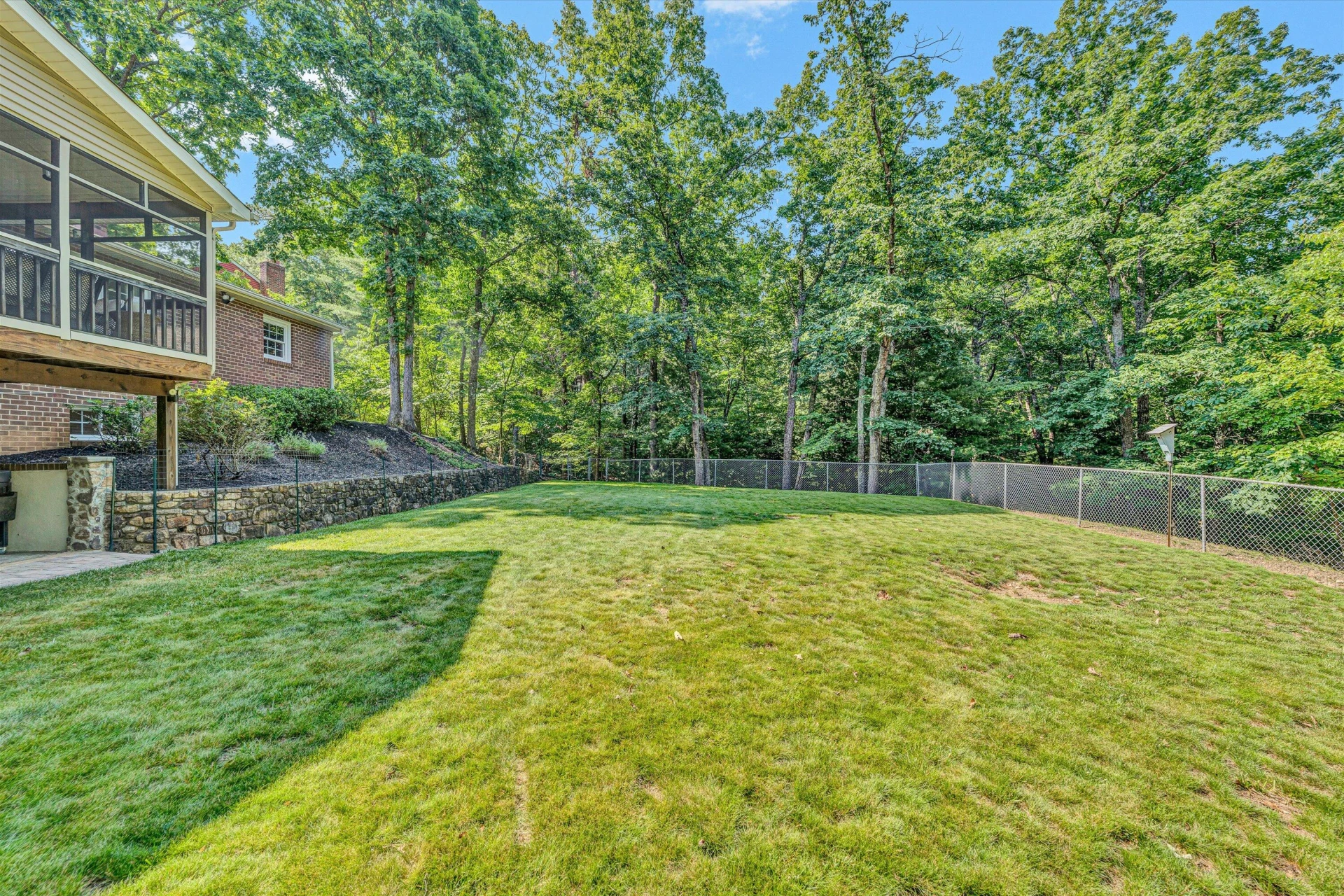 134 SAWYER DR - Photo 37