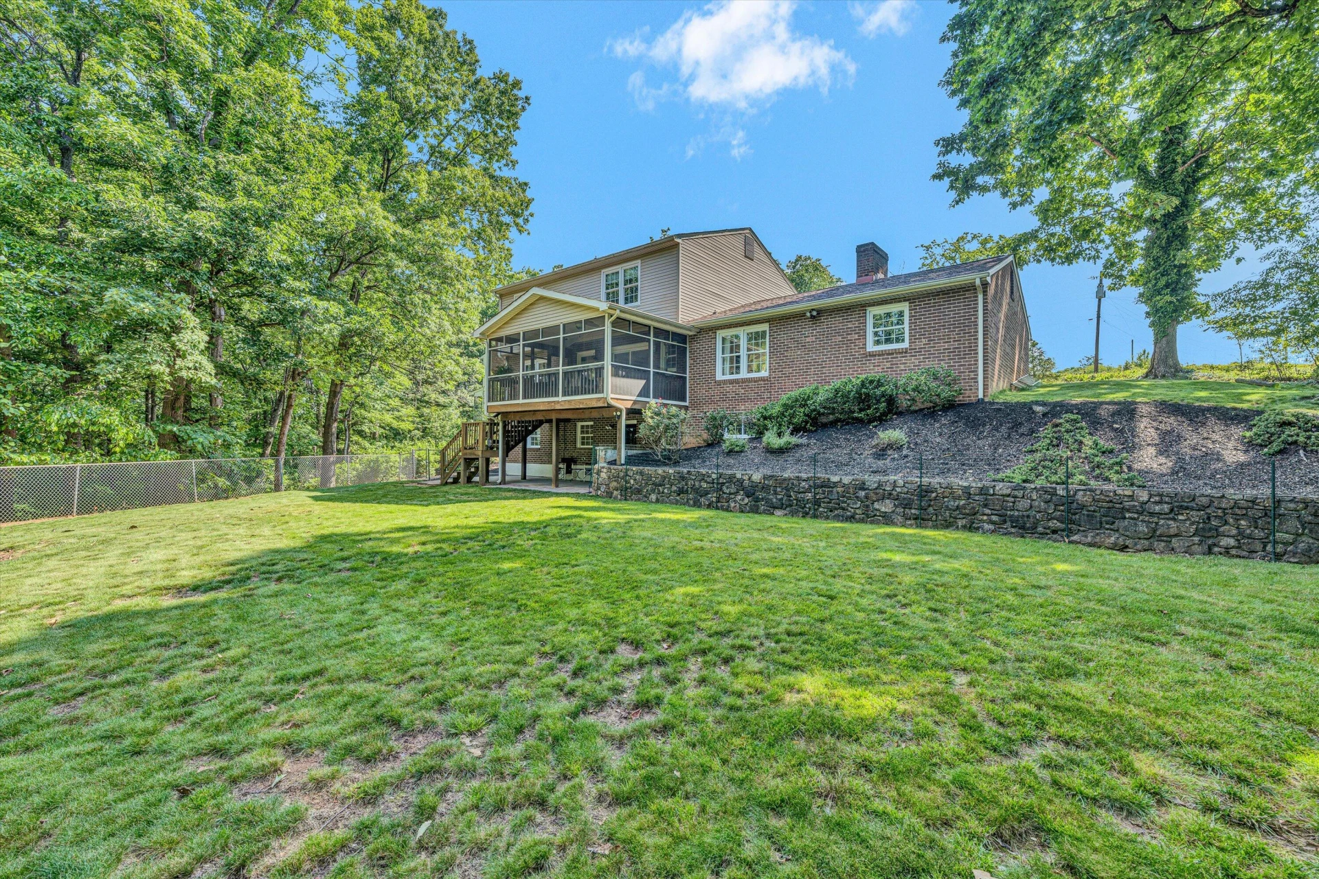134 SAWYER DR - Photo 38