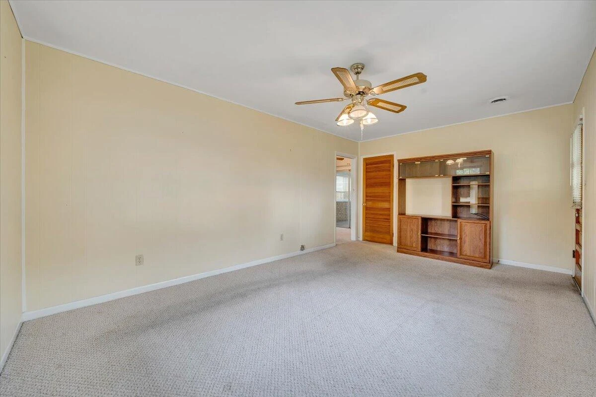 2619 Embassy DR - Photo 15