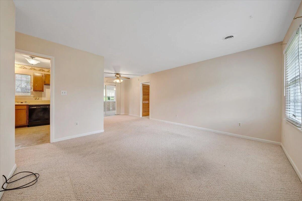 2619 Embassy DR - Photo 4