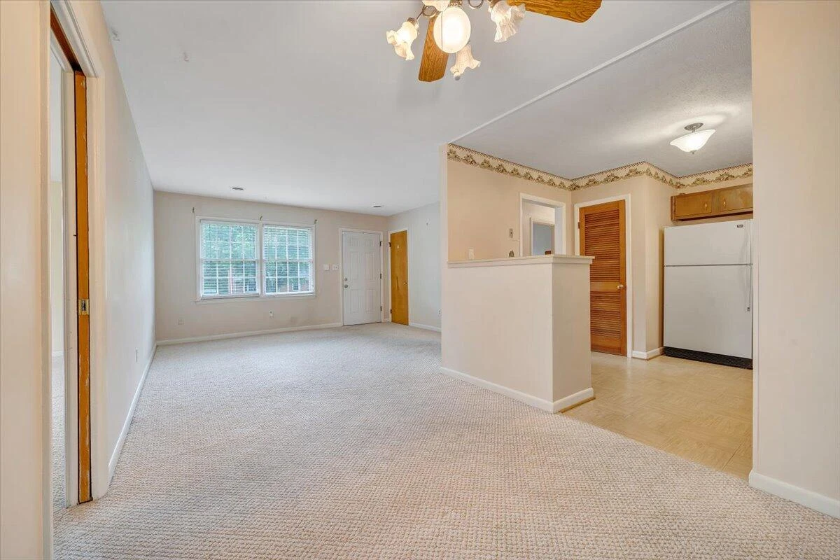 2619 Embassy DR - Photo 8