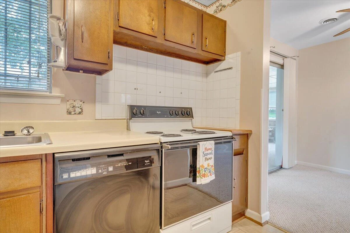 2619 Embassy DR - Photo 10