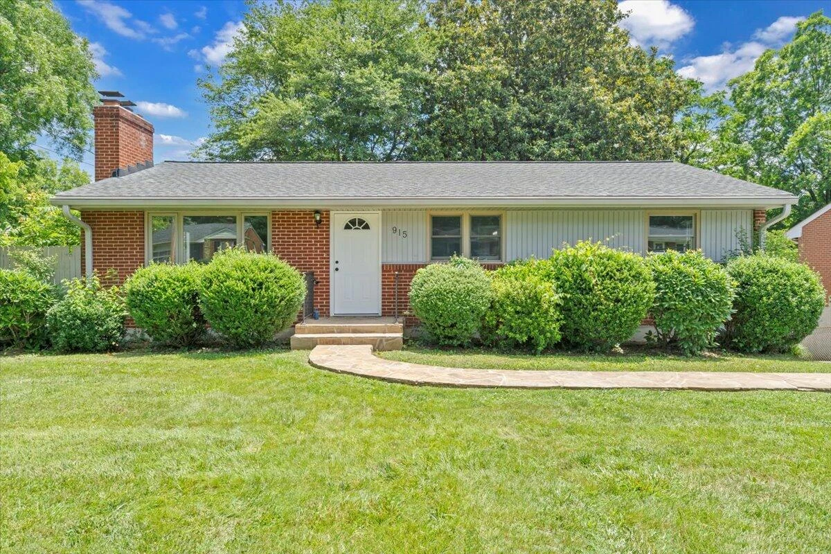 915 Chester AVE