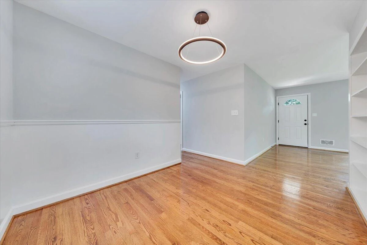 915 Chester AVE - Photo 13