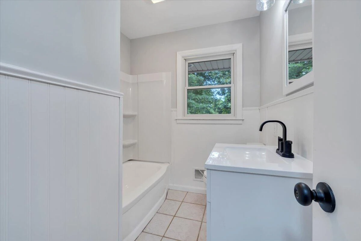 915 Chester AVE - Photo 16